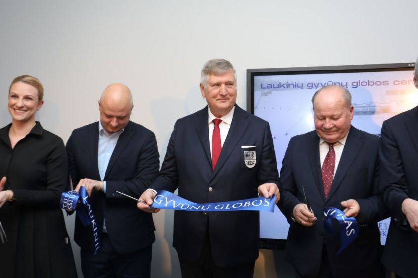 
Iškilmingai atidarytas Laukinių gyvūnų globos centras žada stiprinti gyvūnų gerovę                
