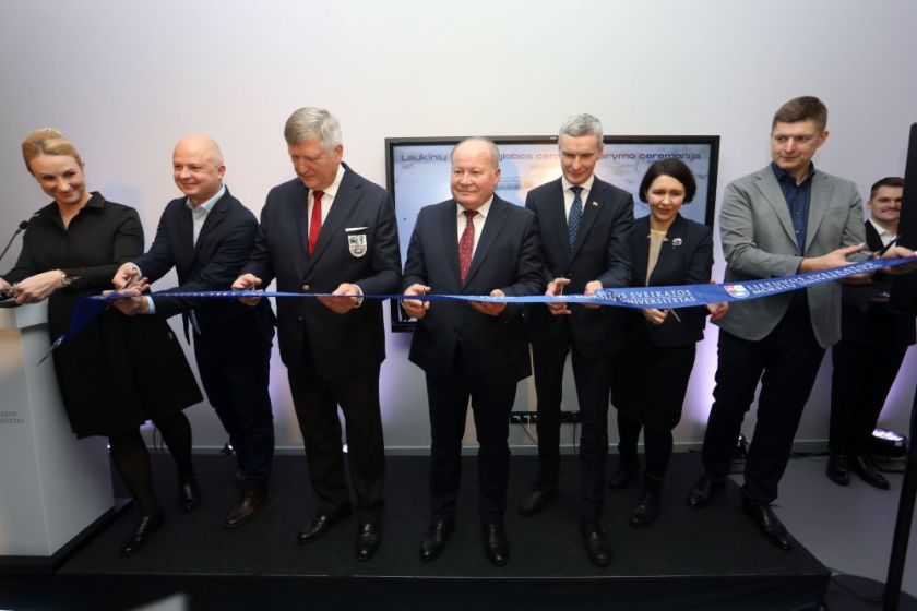 
Iškilmingai atidarytas Laukinių gyvūnų globos centras žada stiprinti gyvūnų gerovę (papildyta)                