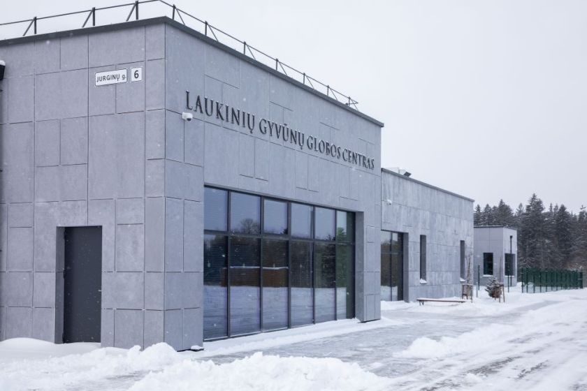 
Iškilmingai atidarytas Laukinių gyvūnų globos centras žada stiprinti gyvūnų gerovę                