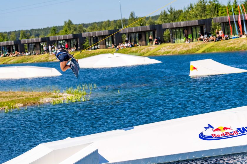Vandenlenčių sporto atletus Lietuvoje devintą kartą suvienys „Red Bull WakeDuel“ varžybos