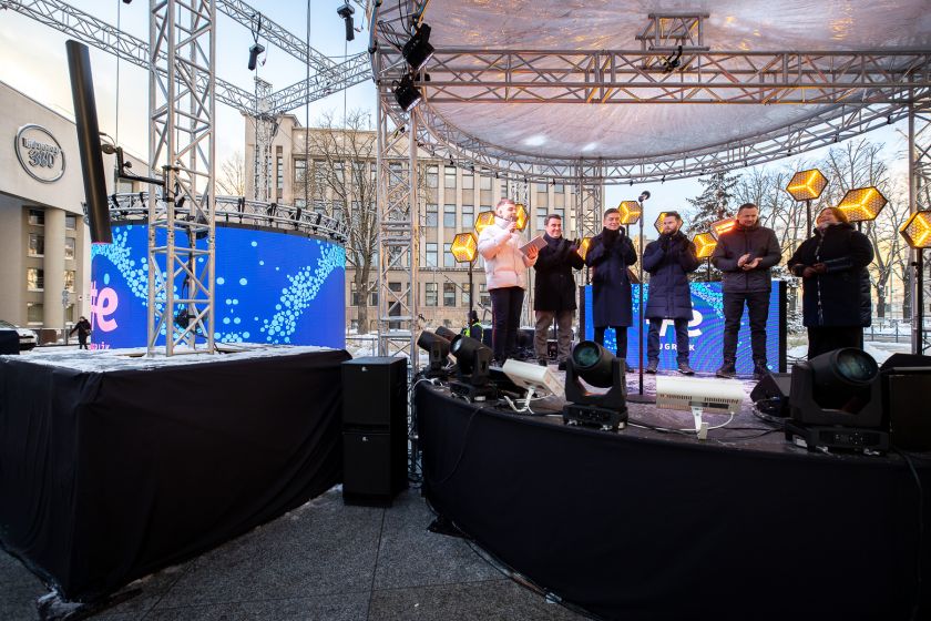 Kaune atidengta „ACME Grupės “ dovana Lietuvai – skulptūra „Taškas“