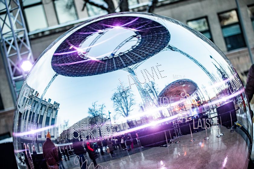 Kaune atidengta „ACME Grupės “ dovana Lietuvai – skulptūra „Taškas“