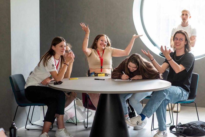 
Kartu su VDU studentais, studijas pradeda ir gausus būrys Lietuvos moksleivių                