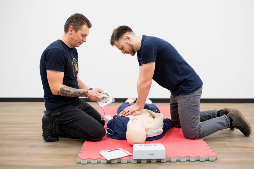 
Tai mokėti privaloma kiekvienam: pradinio gaivinimo atlikimas suaugusiajam, vaikui ir kūdikiui (video)                