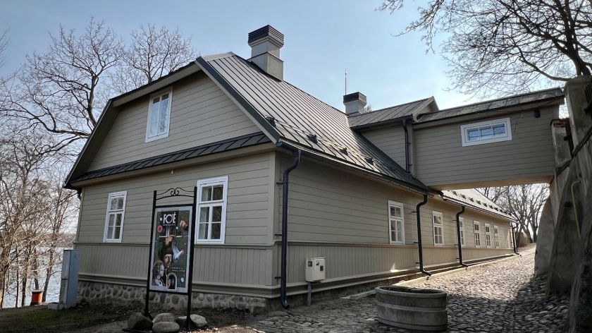 
Po tvarkybos darbų senojoje Trakų  klebonijoje įsikūrė galerija                