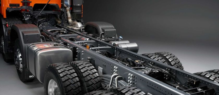 
Siekiant sumažinti sunkvežimių skleidžiamą taršą vien degalų efektyvumo nepakanka – sunkiasvorius automobilius gamins iš ekologiško plieno                