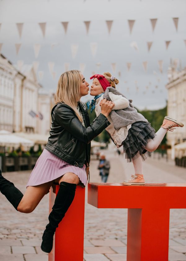 
Lytinis švietimas pagal estus: tūkstančiai įsimylėjėlių bučiuosis tiesiog gatvėje                