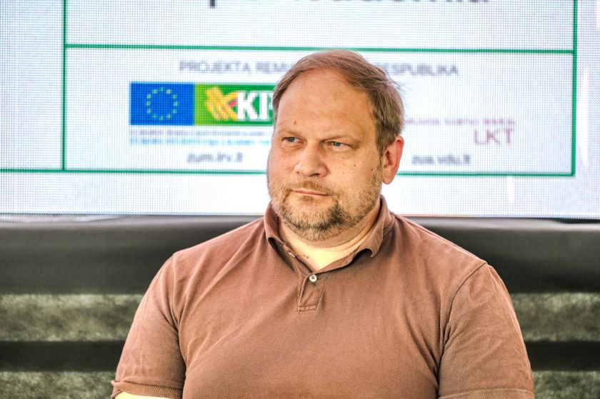 
VDU ŽŪA Mokomajame ūkyje praūžusiose „Agro dūzgėse“ – apie žolynų ir tvaraus ūkininkavimo svarbą                