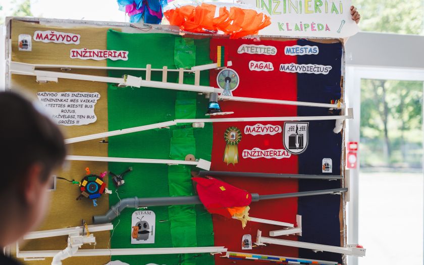 
Lietuvos jaunųjų inžinierių čempionate – mėsainius gaminantys robotai ir kvietimas mažinti aplinkos taršą                