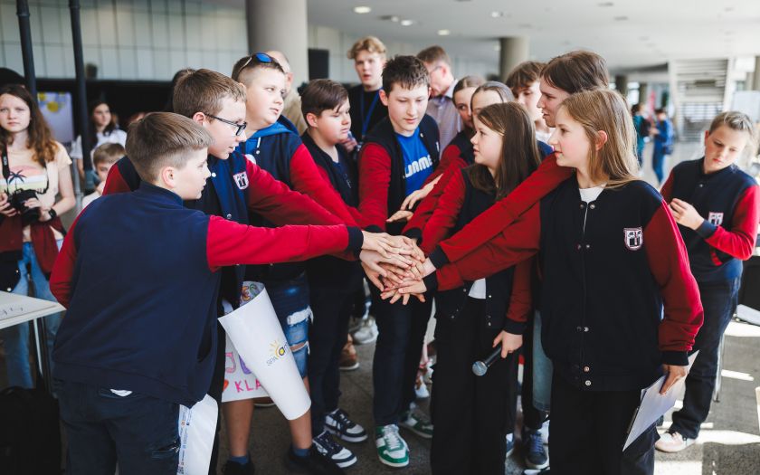 
Lietuvos jaunųjų inžinierių čempionate – mėsainius gaminantys robotai ir kvietimas mažinti aplinkos taršą                