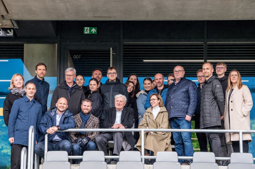 
Valdas Adamkus išpildė seną troškimą: jaunystės rekordus prisiminė viešėdamas Kauno stadione                