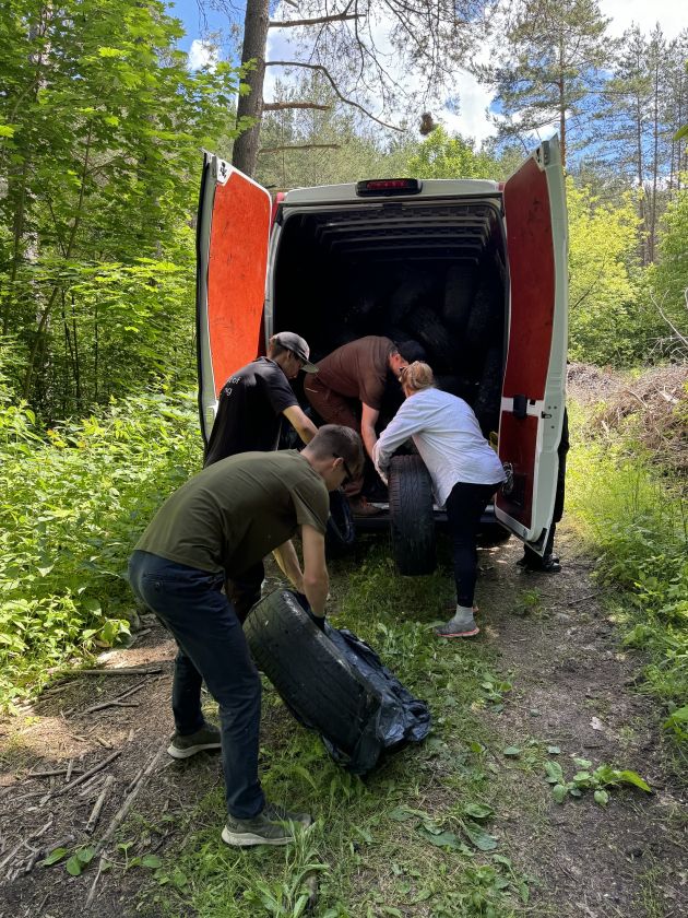 
Per dieną surinko 6 tonas į aplinką išmestų padangų                