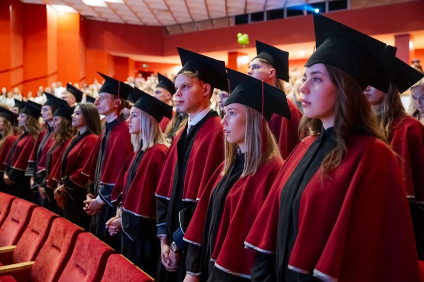 
Vytauto Didžiojo universiteto absolventams įteikiami diplomai                