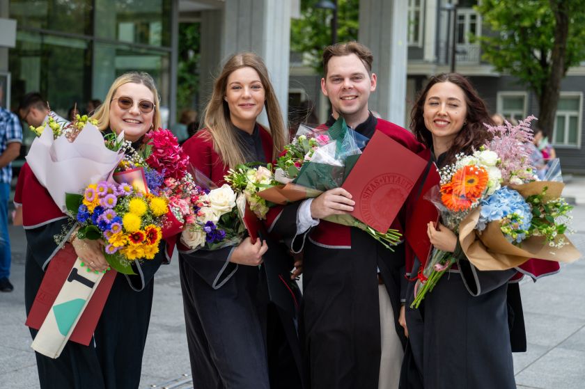 
Vytauto Didžiojo universiteto absolventams įteikiami diplomai                