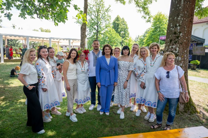 
Ukrainos pirmoji ponia O. Zelenska: VDU Ukrainos centras sugrąžina galimybes, kurias atėmė rusai, ir prideda naujų                