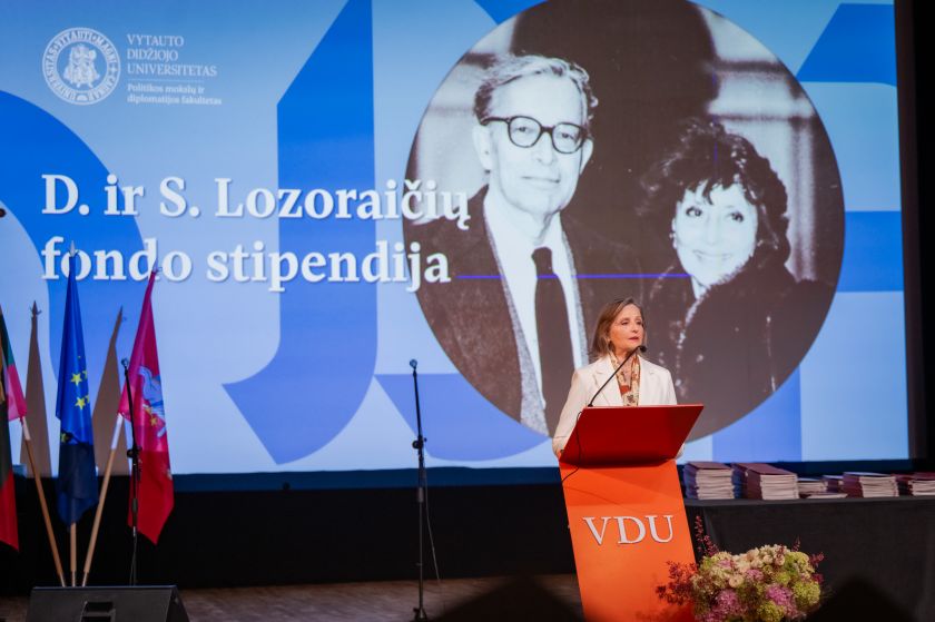 
Vytauto Didžiojo universiteto absolventams įteikiami diplomai                