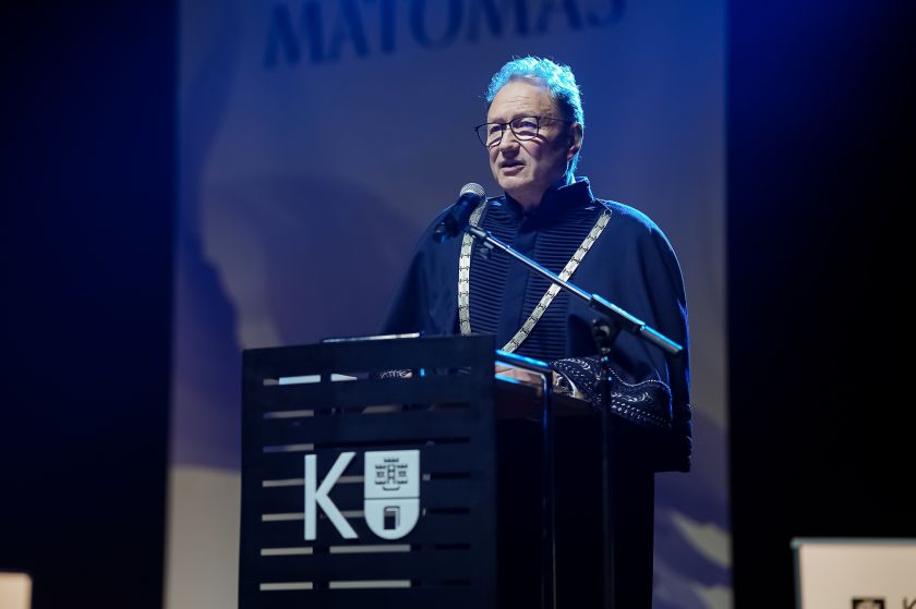 
KU absolventams įteikti diplomai: linkėta tobulėti, siekti svajonių ir naudotis mokslo galia                