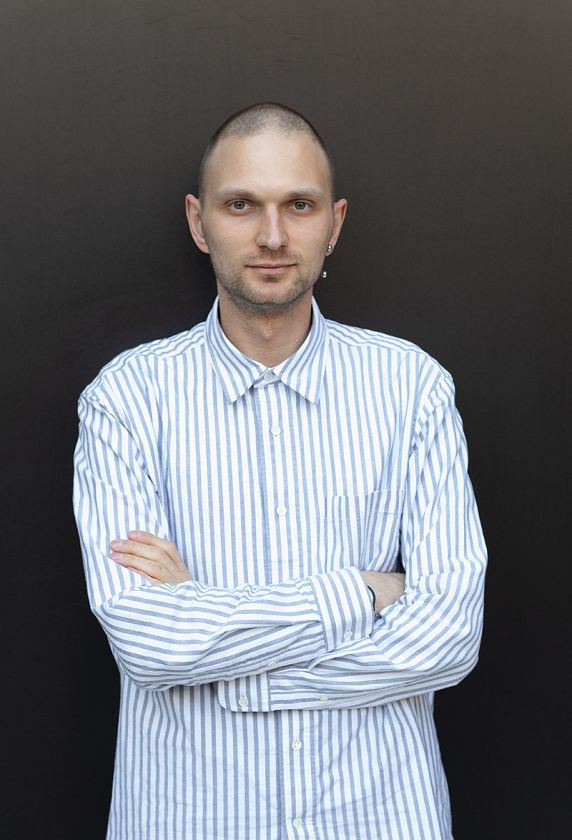 
Latvių menininkas Konstantin Zhukov: dabar yra labai įdomus metas būti LGBT istorijos dalimi                
