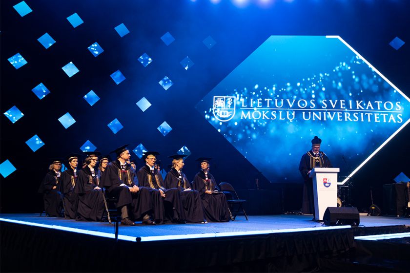 LSMU absolventams įteikti diplomai: išsipildžiusios studentų svajonės ir pasaulinio lygio pripažinimas