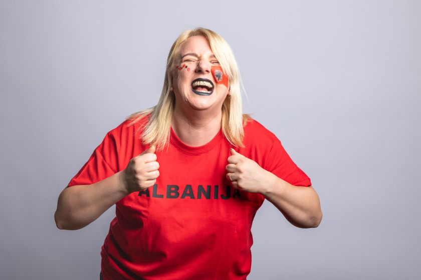 
Futbolo čempionato karštinė pasiekė aukščiausią tašką: „Volfas Engelman“ bravore prieš objektyvą stojo didžiausi sirgaliai                