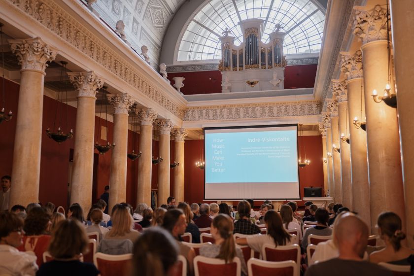 
JAV muzikos neuromokslininkė Indrė Viskontas: muzikos neuromokslai susiejo dvi mano profesines „meiles“                