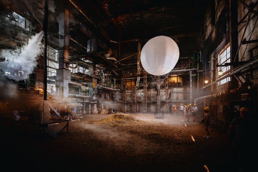 
Festivalyje „Transformacijos“ – naktinė Petrašiūnų elektrinės transformacija                