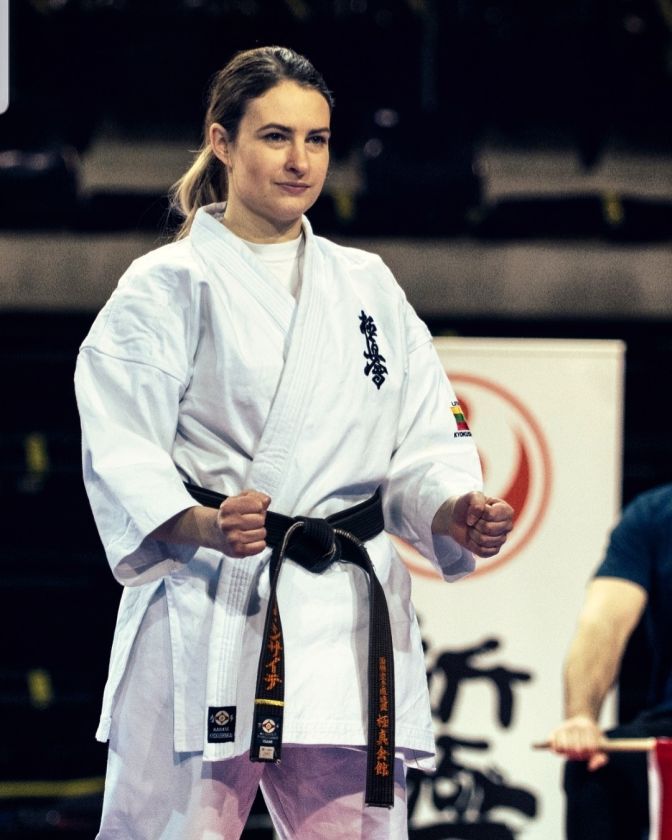 
Europos kokiušin karatė čempionė nėrė į politiką, tačiau netrukus savo pasirinkimą pakeitė                