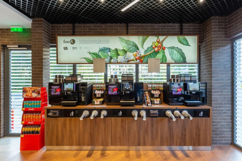 
Skubantys klientai iš degalinių reikalauja vis didesnio maisto ir kavos pasirinkimo                