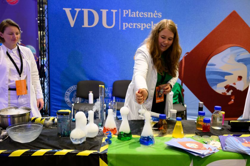 
Laboratorijos duris pravėrusi mokslininkė tapo džiazuojančia fizikos mokytoja                