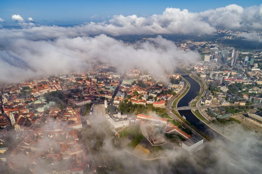 Oro kokybės barometras: orą teršė kietosios dalelės bei amoniakas, išliko aukšta miglinių augalų žiedadulkių koncentracija