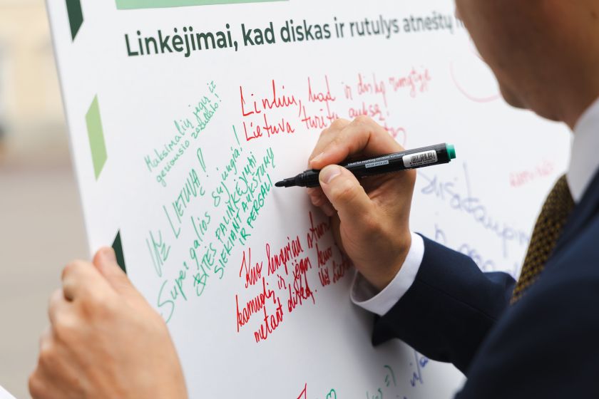 
Į Paryžių išlydėti paralimpiečiai: pasiruošimo žaidynėms užkulisiai ir netikėtos staigmenos                