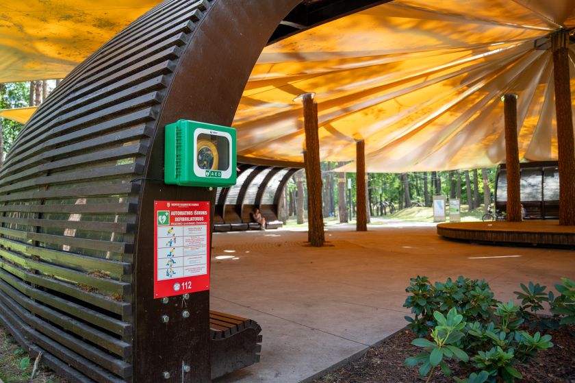 
Druskininkų mieste ir seniūnijose sumontuoti gyvybę gelbstintys defibriliatoriai                