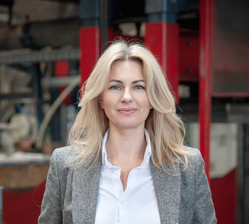 
Alytaus gaisravietės sutvarkymas: 231 sunkvežimis, suodini veidai ir beveik 4 000 tonų padangų atliekų                