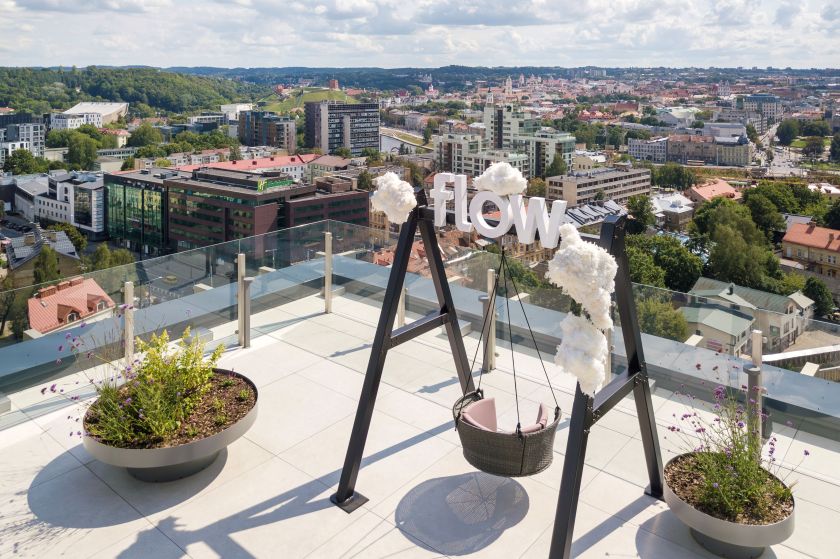 Atveriama viena didžiausių, žaliausių ir aukščiausiai esančių terasų Vilniuje: čia apsilankyti galės visi norintys