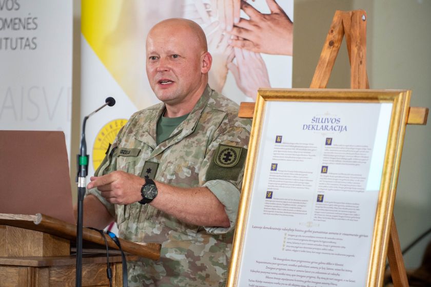 
Plk. ltn. Linas Idzelis. Ar bus pasiryžusių ginti Tėvynę, kai patriotizmą pakišome po kilimu?                