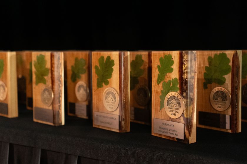 
Jau šį savaitgalį parodoje „Rinkis prekę lietuvišką 2024“ – daugiau nei 450 lietuviškų prekės ženklų, parodos metų gaminių apdovanojimai ir renginių gausa                