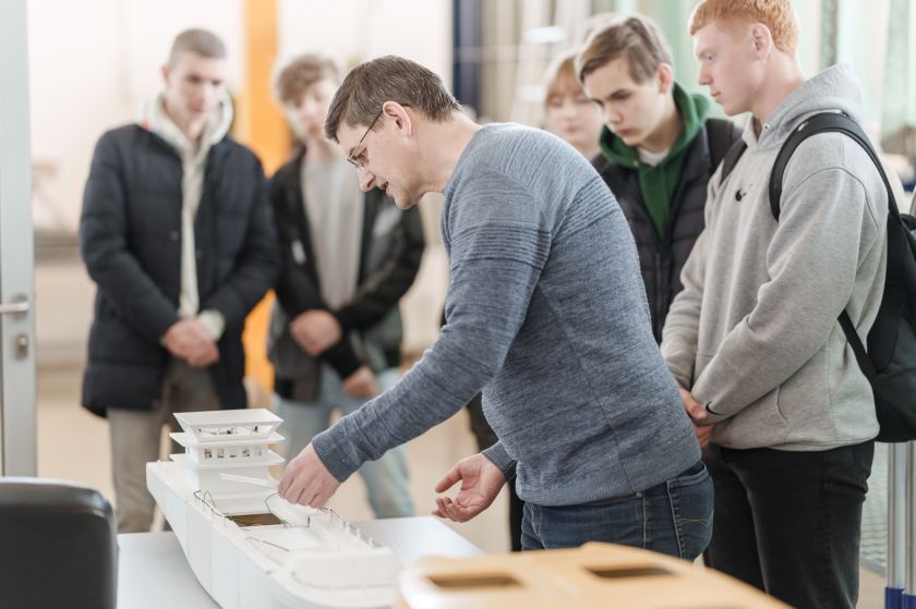 
KU projektas „Iškeisk pamoką į paskaitą“ kviečia ATRASTI SAVE ATEIČIAI                