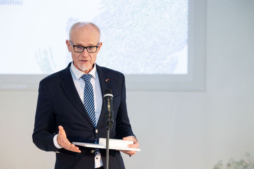 
VDU profesoriui Jonui Ruškui – ŠMSM garbės ženklas                