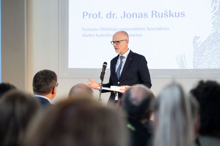 
VDU profesoriui Jonui Ruškui – ŠMSM garbės ženklas                