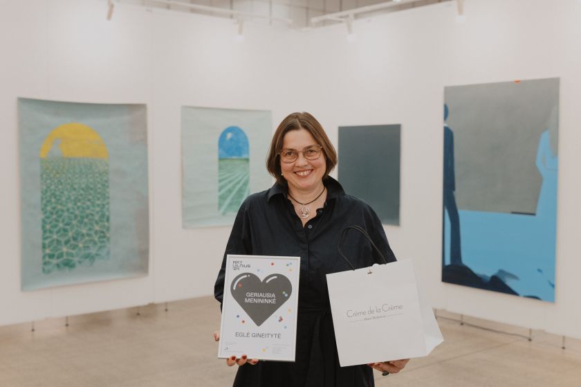 
Premijomis apdovanoti šiuolaikinio meno mugės „ArtVilnius’24“ geriausieji                