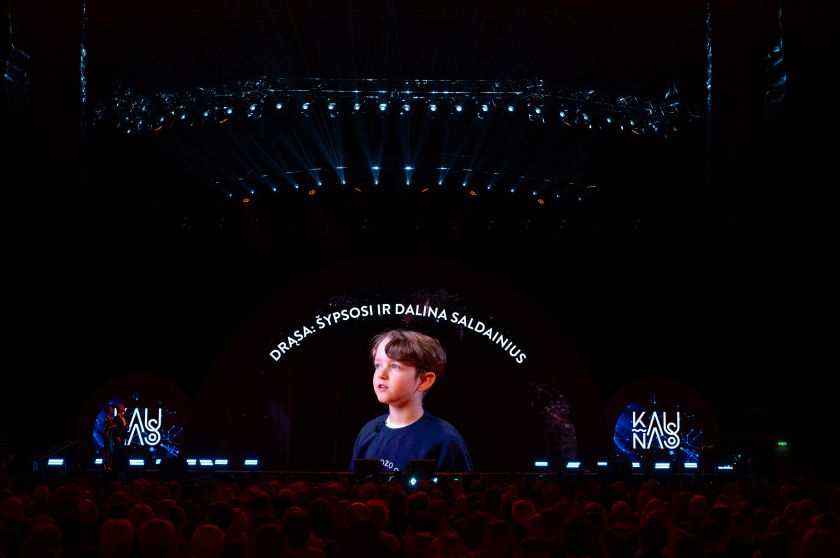 
Kauno ir mokinių sveikinimai pedagogams: šventiniame renginyje padėkos inovatyviausiems mokytojams                