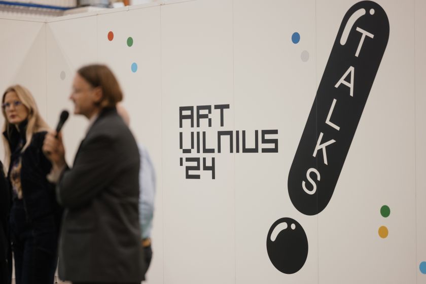 
Penktadienį prasideda „ArtVilnius’24“: šventinis tortas ir komplimentai augančiai meno mugei                