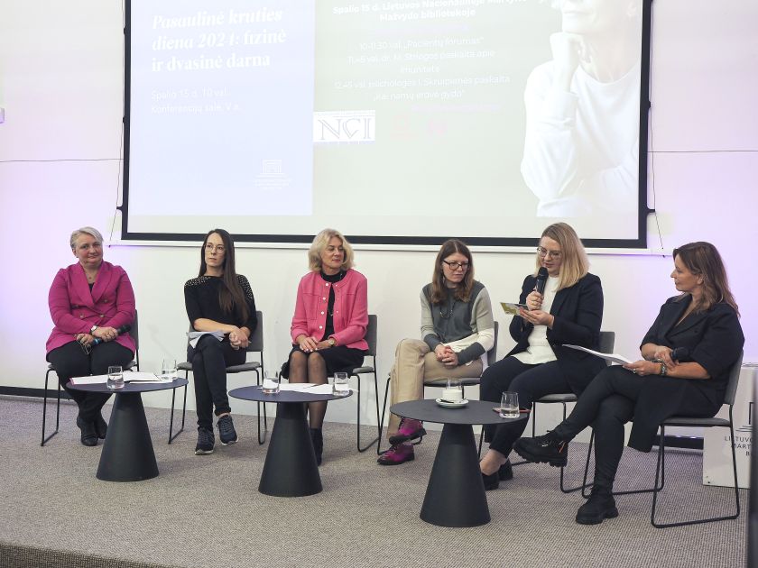 
Pasaulinės krūties dienos proga sušvitusios rožinio kaspino projekcijos primena: rūpinkimės savo sveikata                