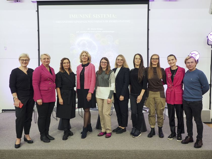 
Pasaulinės krūties dienos proga sušvitusios rožinio kaspino projekcijos primena: rūpinkimės savo sveikata                