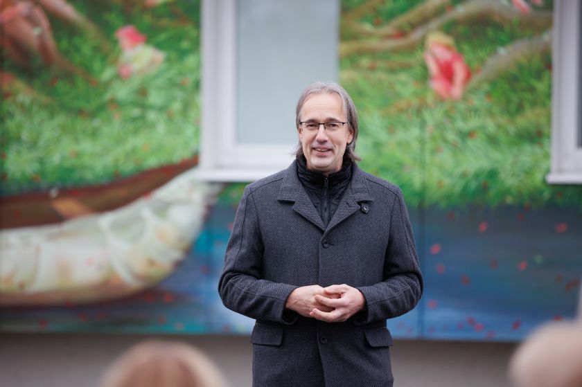 
Jonavos ligoninės sieną papuošė gyvybės pilnas paveikslas                