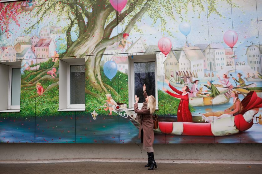 
Jonavos ligoninės sieną papuošė gyvybės pilnas paveikslas                