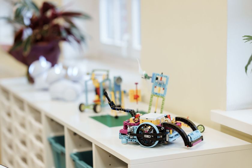 Inžinerijos ir robotikos gali mokytis 3-mečiai: edukacines technologijas siūlo Klaipėdos universiteto EDUTECH STEAM laboratorija