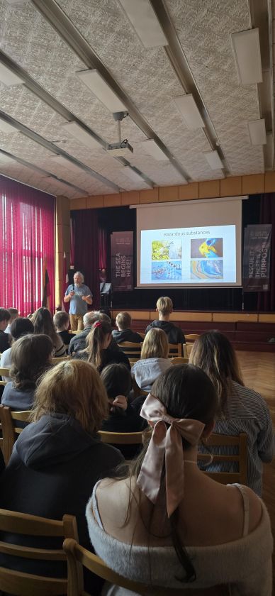 PO TŪKSTANČIŲ NUŽYGIUOTŲ KILOMETRŲ EKSPEDICIJA PĖSČIOMIS APLINK BALTIJOS JŪRĄ GRĮŽTA Į LIETUVĄ