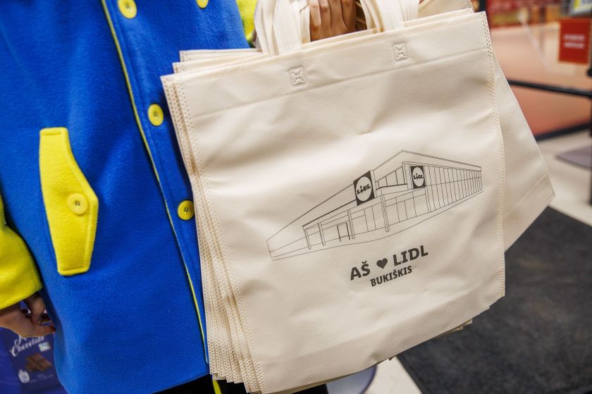 „Lidl“ atidarė antrąją medinės konstrukcijos parduotuvę Lietuvoje