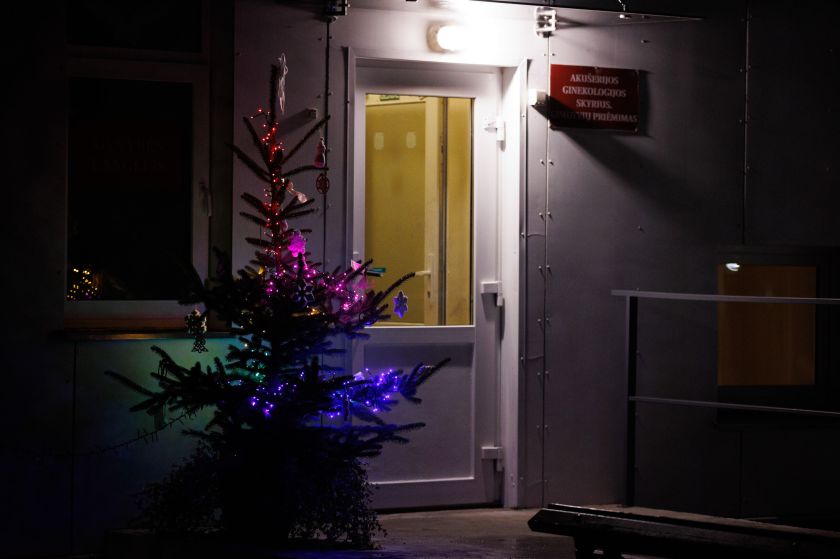 Šiltos Kalėdos Jonavos ligoninėje: kviečia gimdyti saugiai ir patogiai